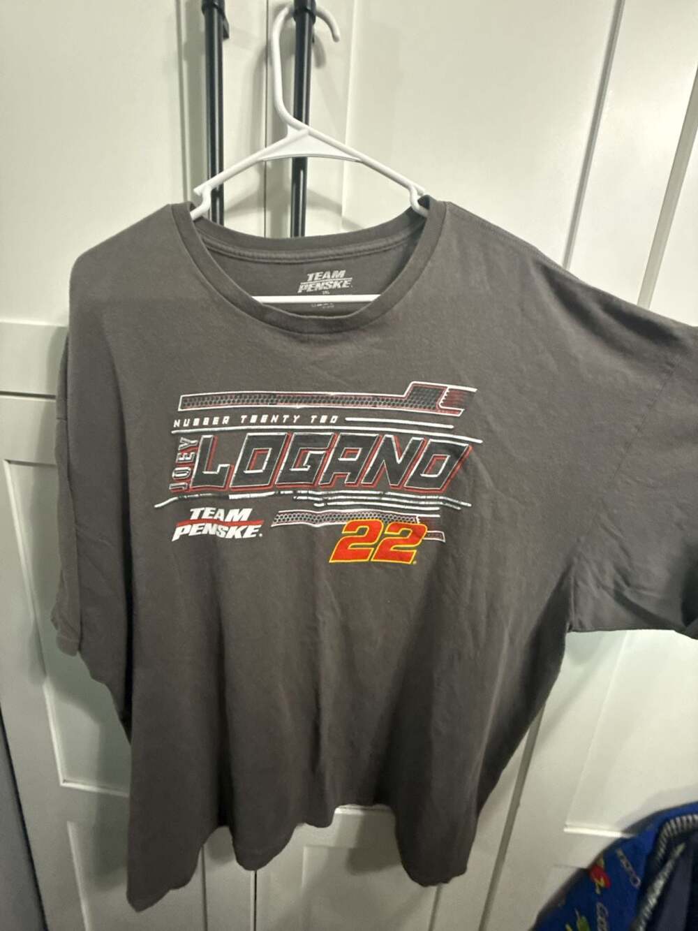 Team Penske Joey Logano #22 NASCAR Shell Pennzoil Race Car Graphic T-Shirt 2XL